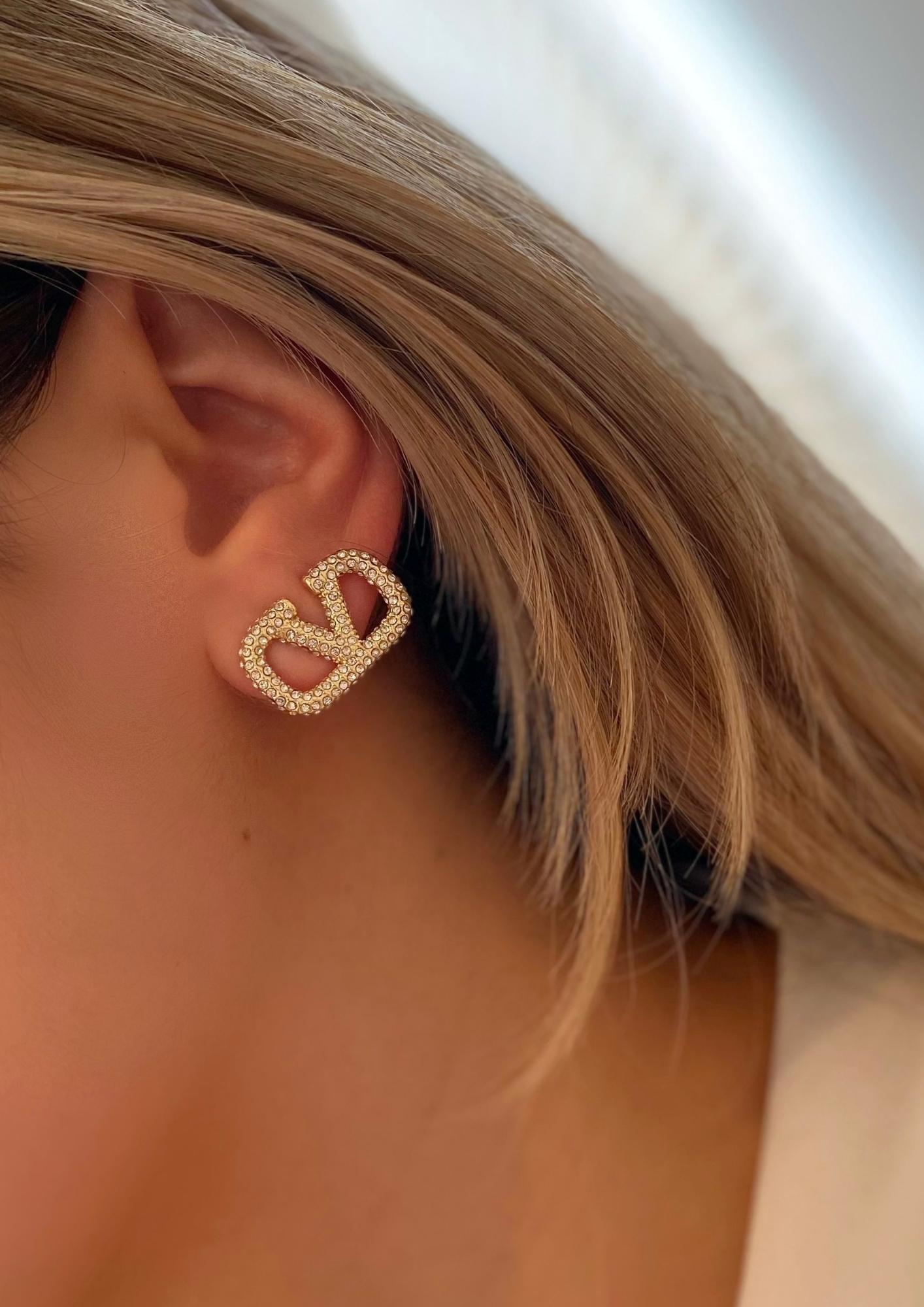 Essential V Studs (7988658372895)